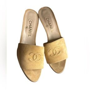 CHANEL vintage tan suede heels women’s 8.5 ( 38.5 )